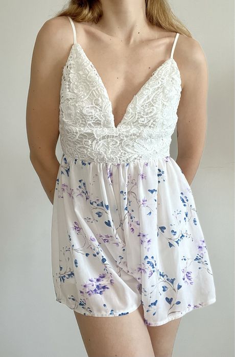 Biały kombinezon wiązany r. 36