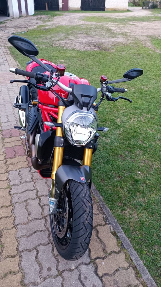 Ducati Monster 1200s