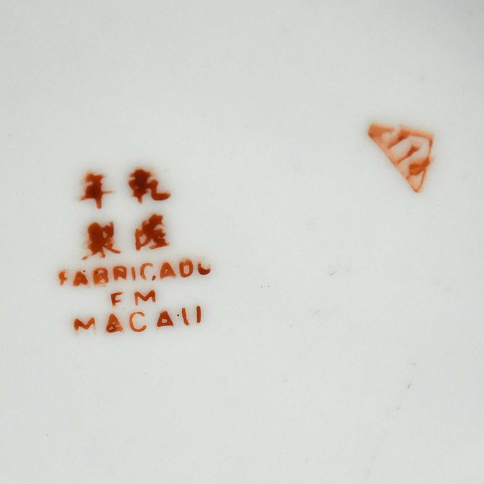 Pote com tampa Porcelana da China, dourado e “rouge de fer” circa 1960