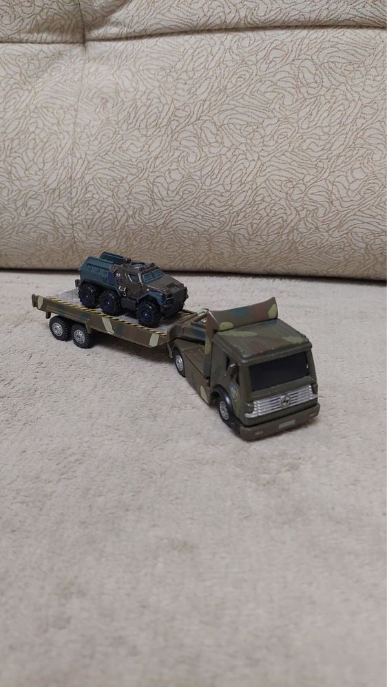 Военный тягач с бронемашиной, грузовик, бу