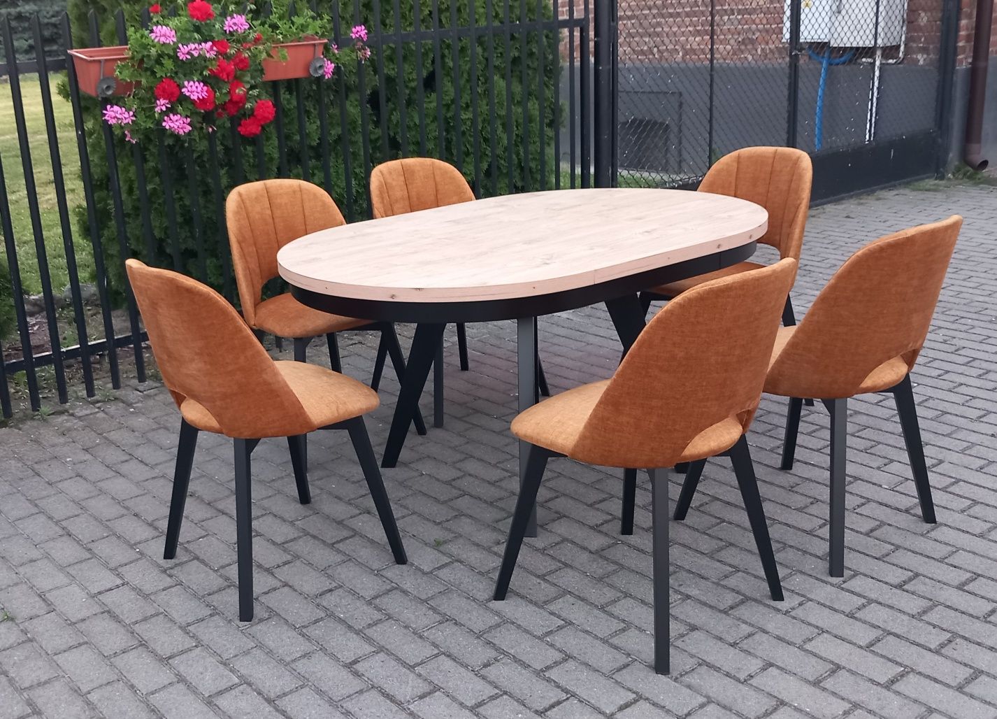 Stół  okrągły  lamell  model