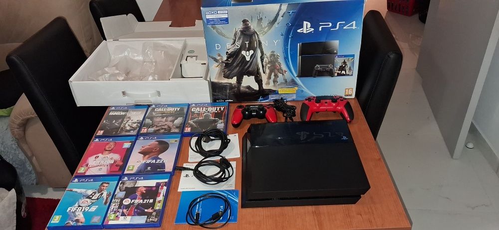 PlayStation 4 500GB + 2 Comandos + 7 Jogos — 160€