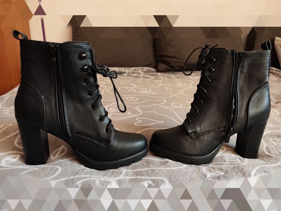 Sprzedam czarne botki