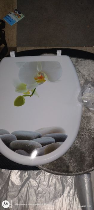 Deska sedesowa z mocowaniem i dywanikiem na deskę