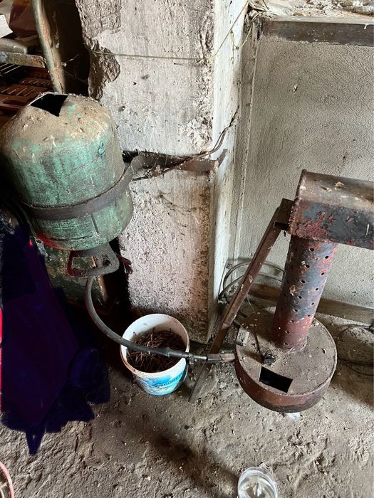 Буржуйка на топливе с трубой