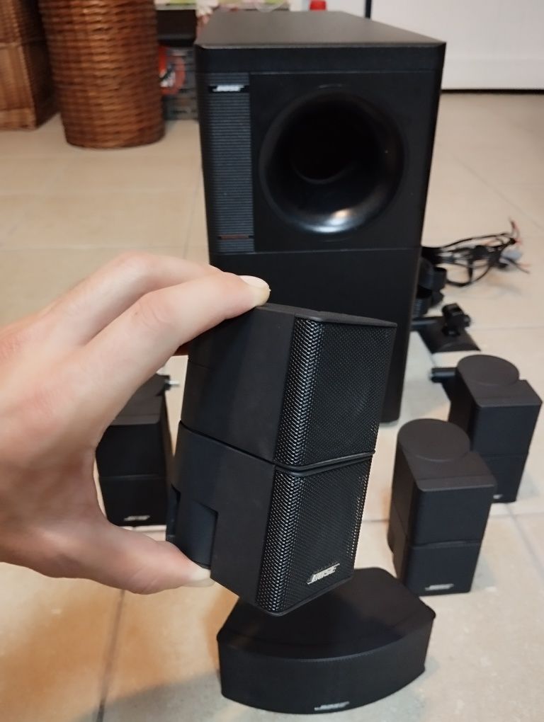 Sistema BOSE Acoustimass 10 com satélites Jewel e suportes