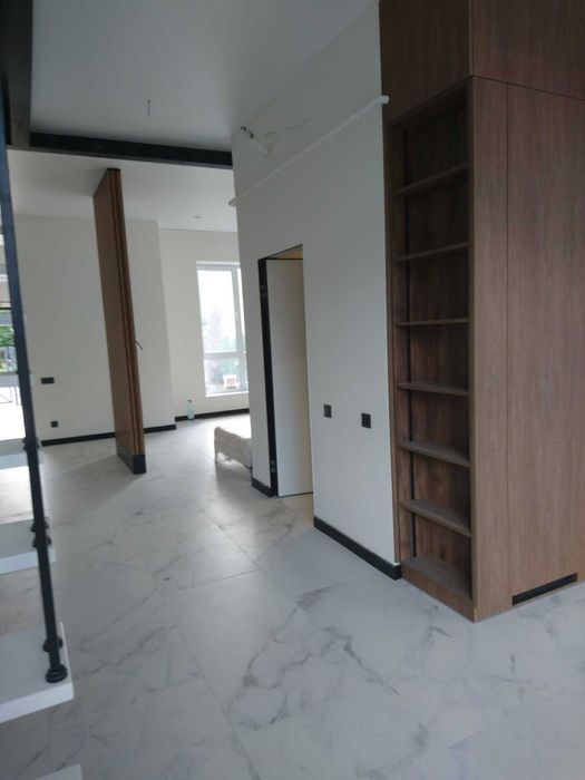 Продаж — котедж, м. Брюховичі, сучасний ремонт