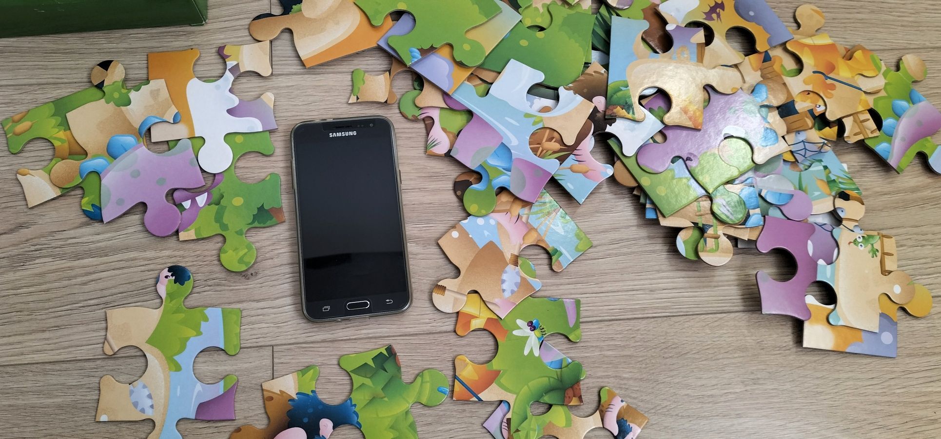 Duże puzzle podłogowe dinozaury Książka Bajki o smokach