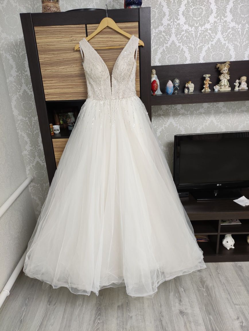 Весільна сукня Ivory Bridal Fashion