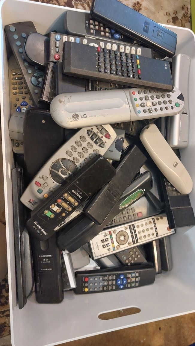 Pilot do telewizora lub VHS itp. Pakiet 50 sztuk