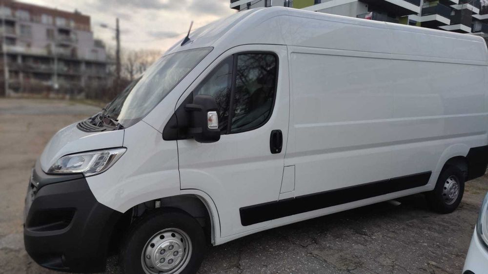 Wynajem lub wypożyczenie auta dostawczego busa Opel Movano L3H2