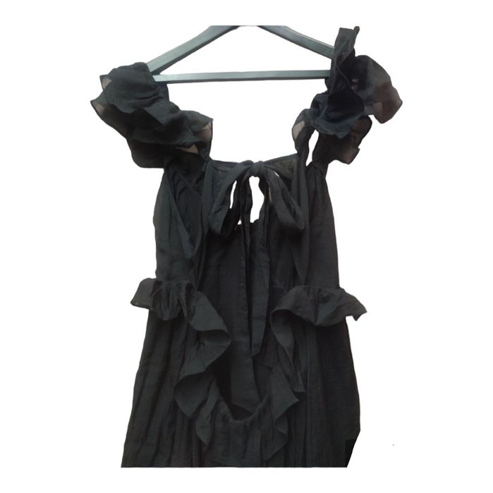 Czarna długa sukienka z głębokim dekoltem na plecach wiskoza