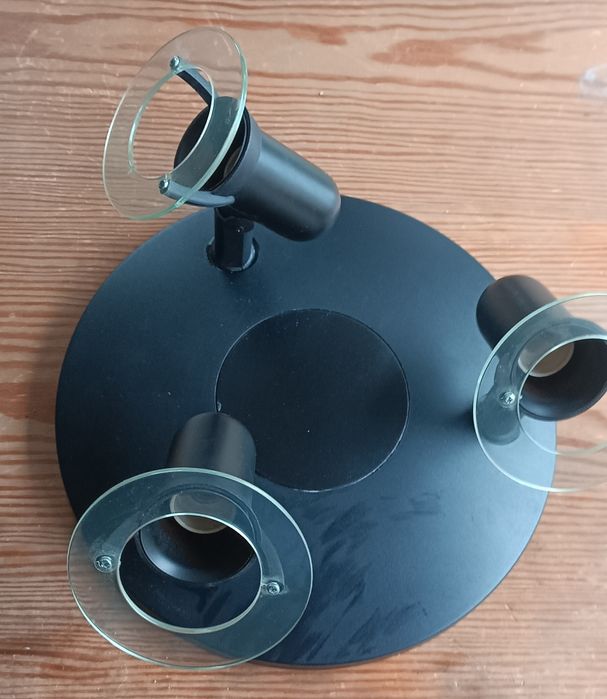 Plafon, lampa sufitowaz 3 regulowanymi punktami świetlnymi
