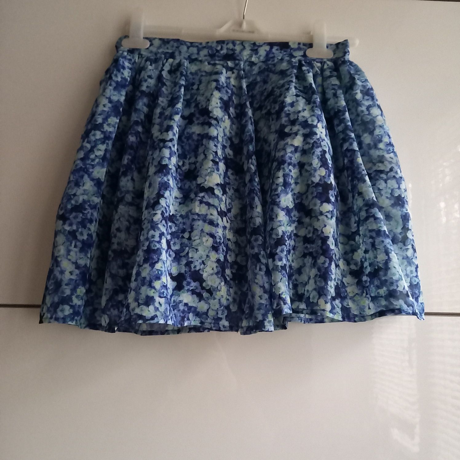 Śliczna spódnica tiulowa Bik Bok niebieska krótka w kwiaty jak Monet