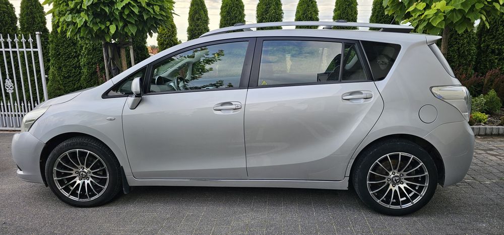 Toyota Verso 2011 r.  7 osób 2.2 DCAT