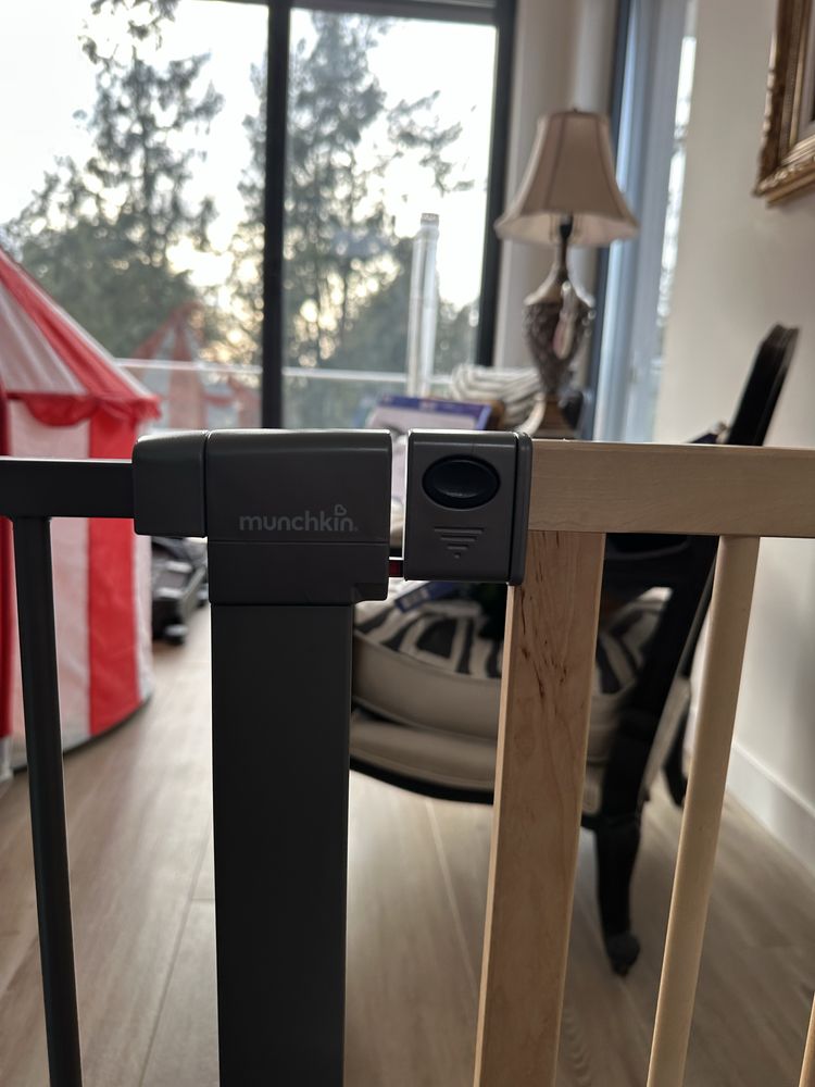 Barreira de seguridad infantil munchkin com extensão