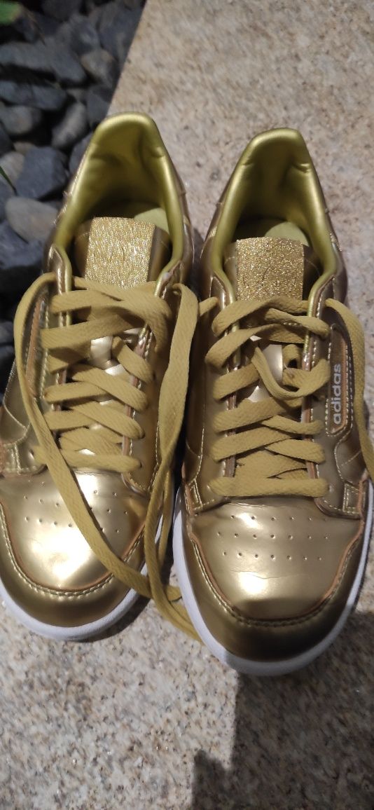 Sapatilhas adidas douradas