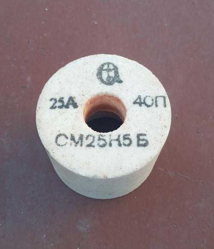 Круг шлифовальный прямой с выточкой 25 СМ25Н5 40 П (63х50х20)