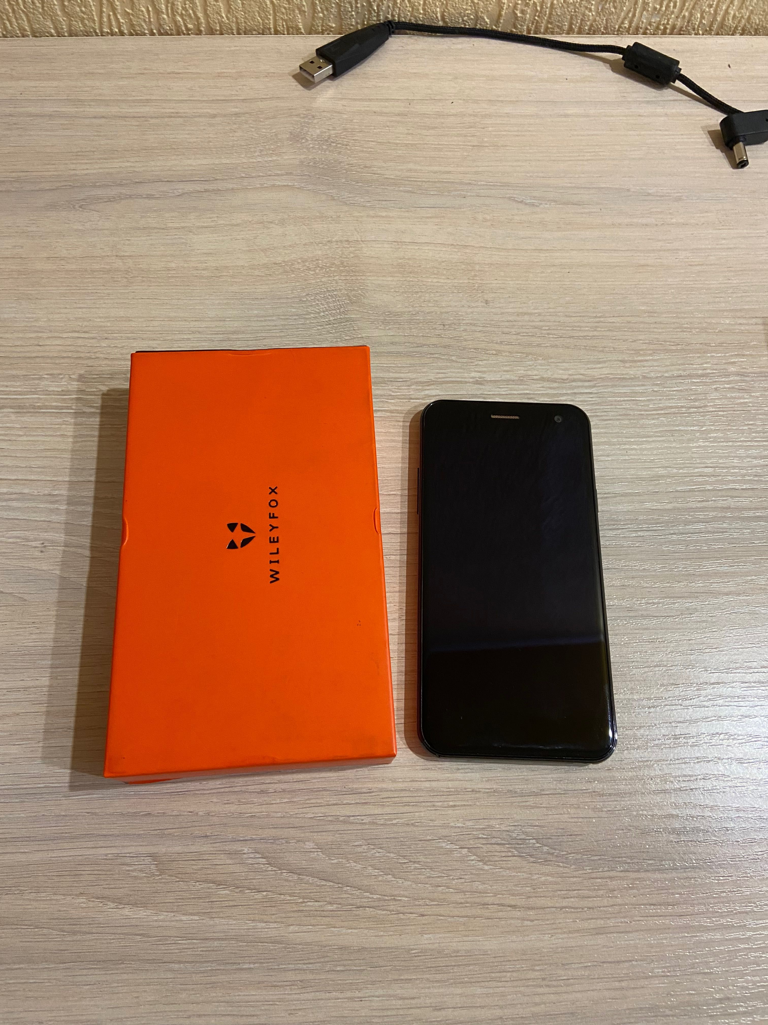 Смартфон wileyfox spark+ на запчастини