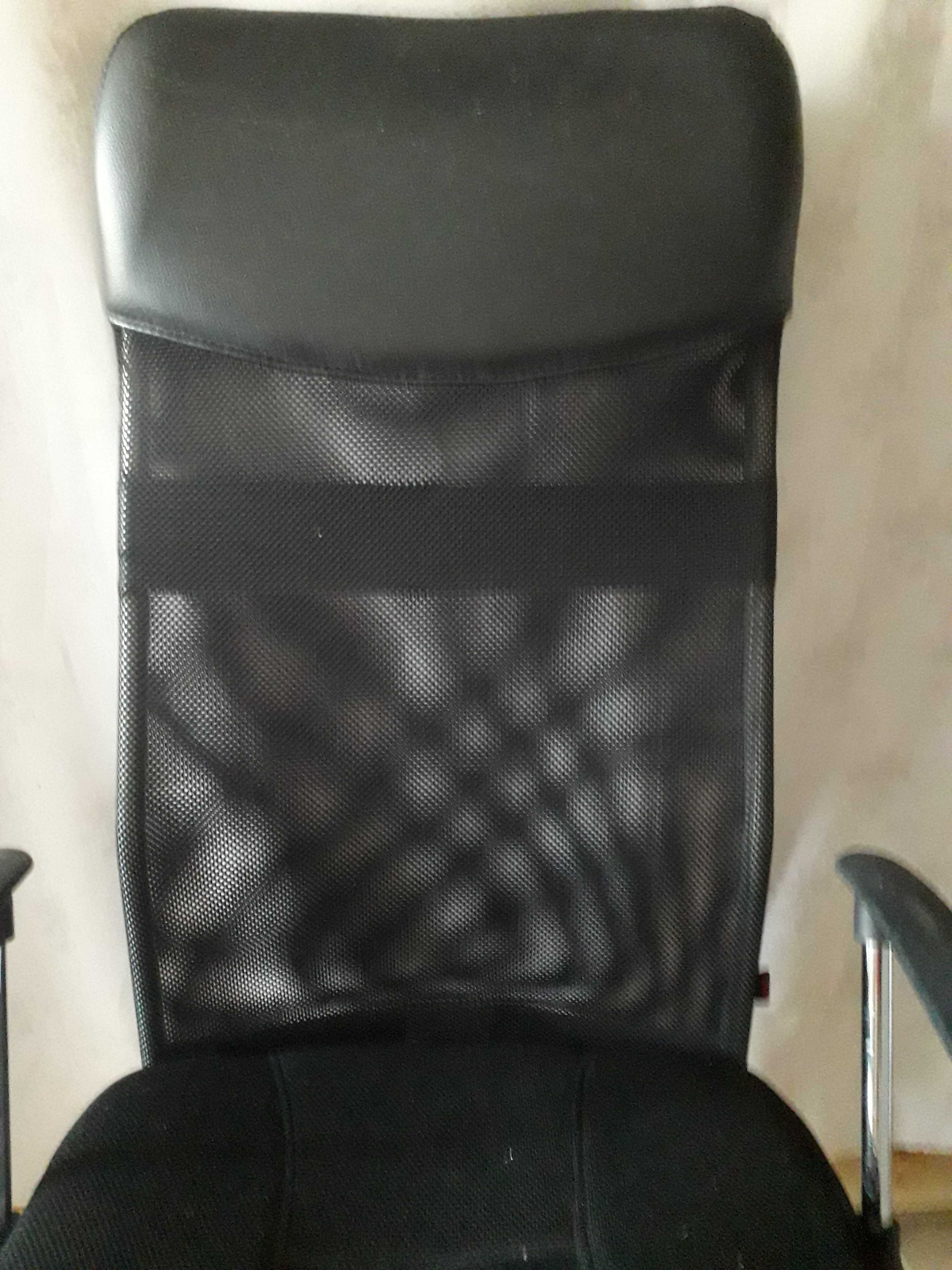 Duży fotel czarny