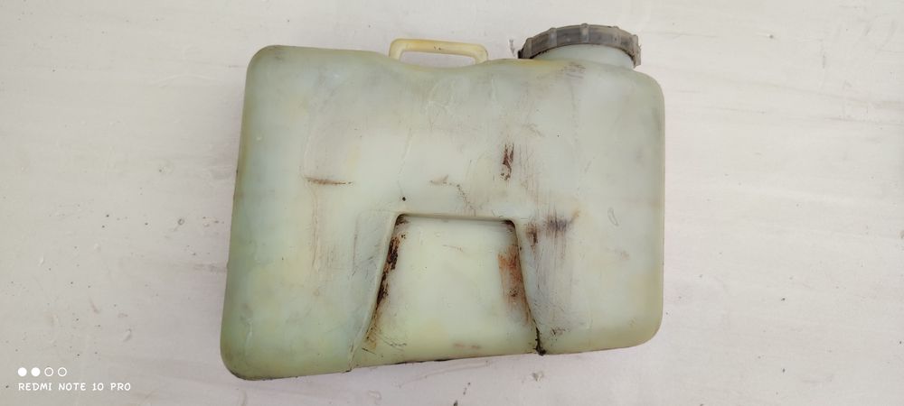 Задній бачок з насосом склоомивача Мерседес 124 універсал