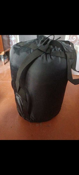 Продам спальний мішок чорний