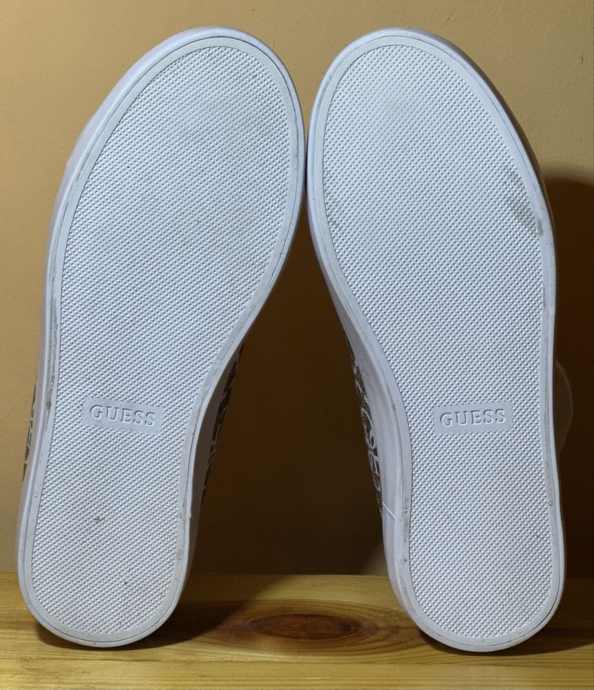 Оригінальні, жіночі кросівки Guess. Розмір 36(23 см)