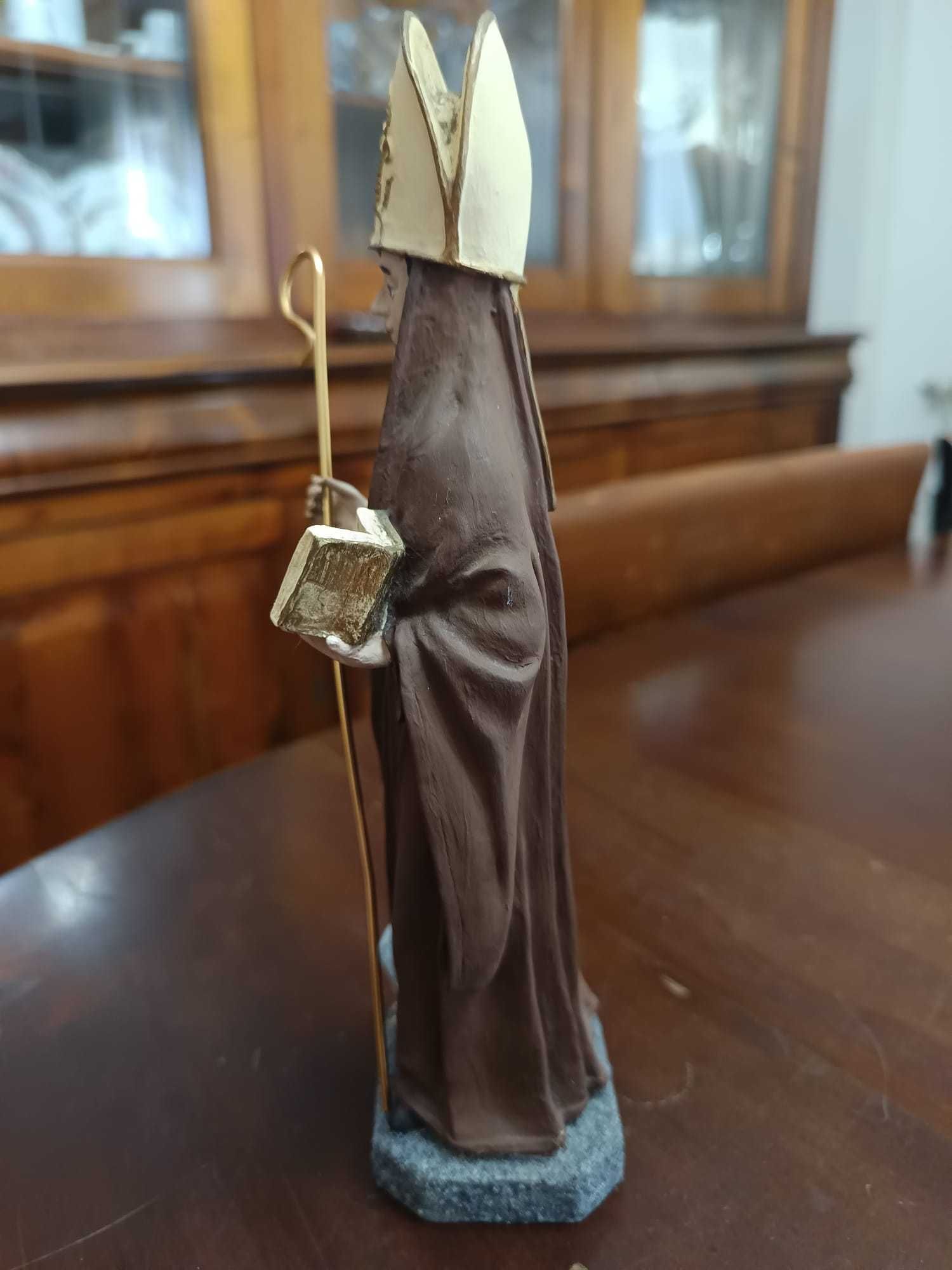 Escultura de São Bento – Cerâmica pintada à mão (22 cm)