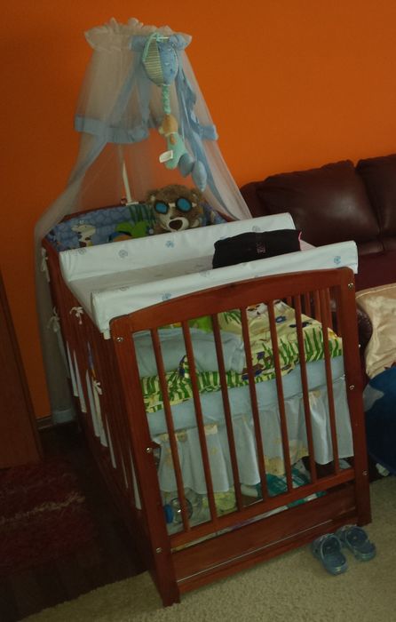 Łóżeczko dziecięce drewniane