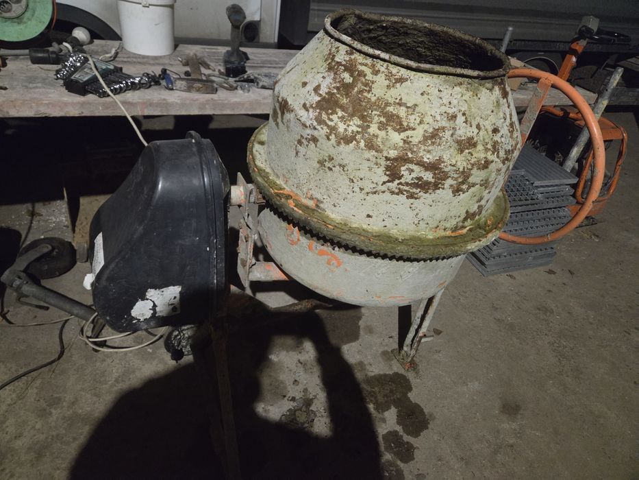 Betoniarka 230V 130l