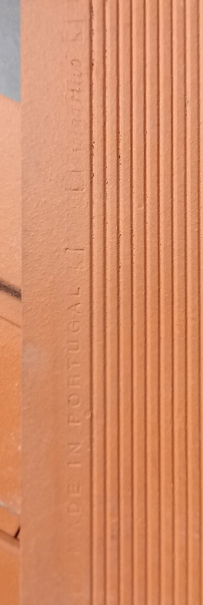 Azulejos como mostro nas fotos tenho vários m2