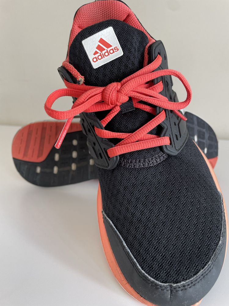 Ténis Adidas NOVOS Running