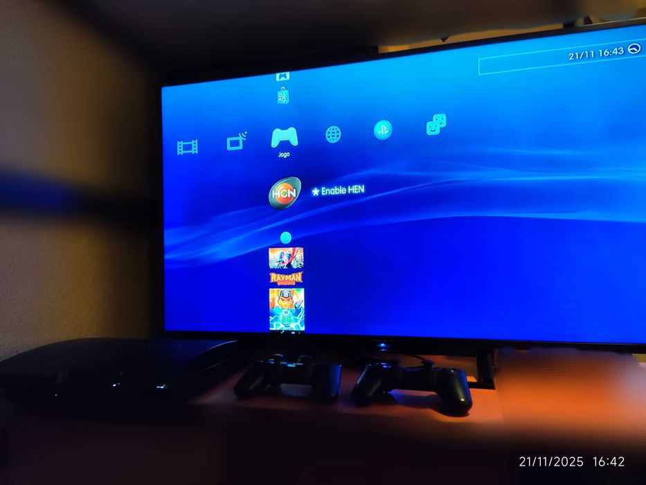 PS3 desbloqueado + comandos e Jogos físicos