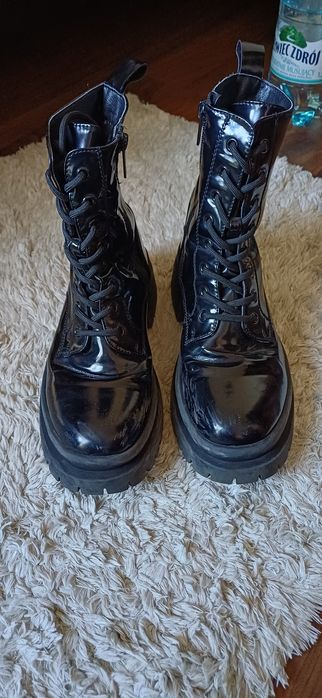 Buty wysokie lakierowane r. 38