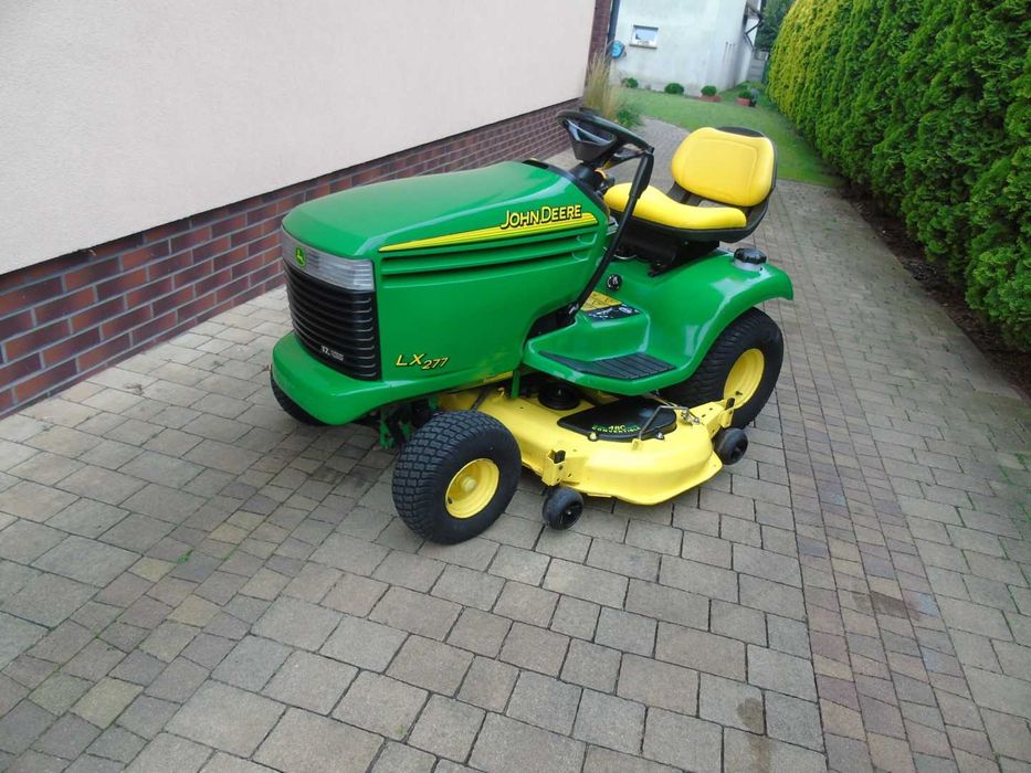 Traktorek kosiarka JOHN DEERE LX 277  17 KM 2 cyl. automat PO SERWISIE