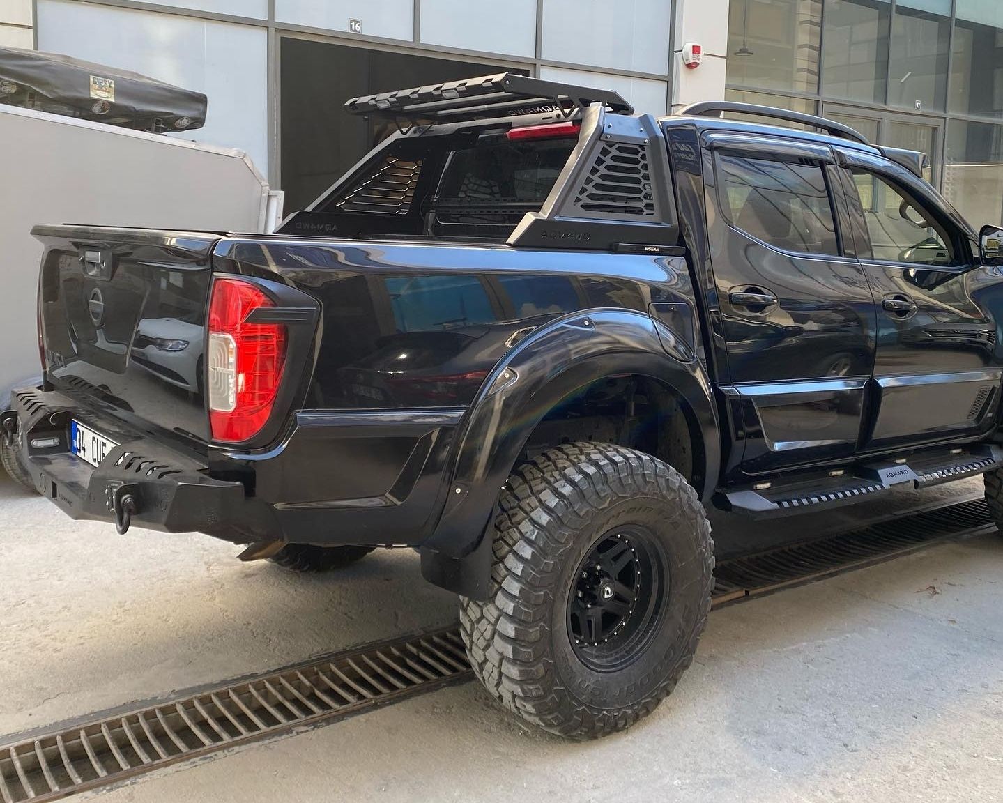 Nissan Navara orurowanie paki HUNT z koszem