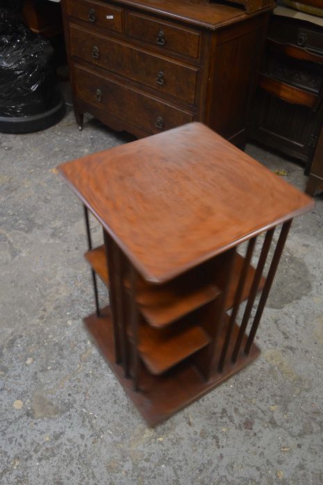 Barek drewniany kręci się