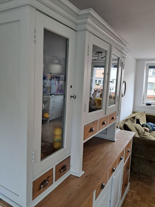 Piękny, duży kredens w stylu rustykalnym / vintage – drewno i biel