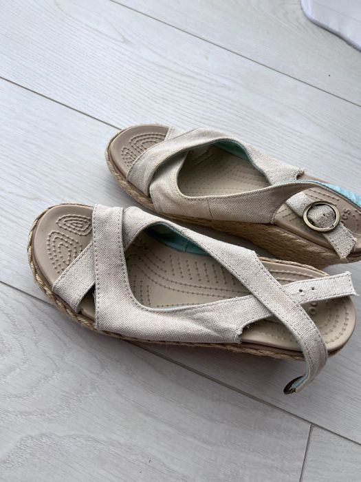 Босоніжки жіночі crocs