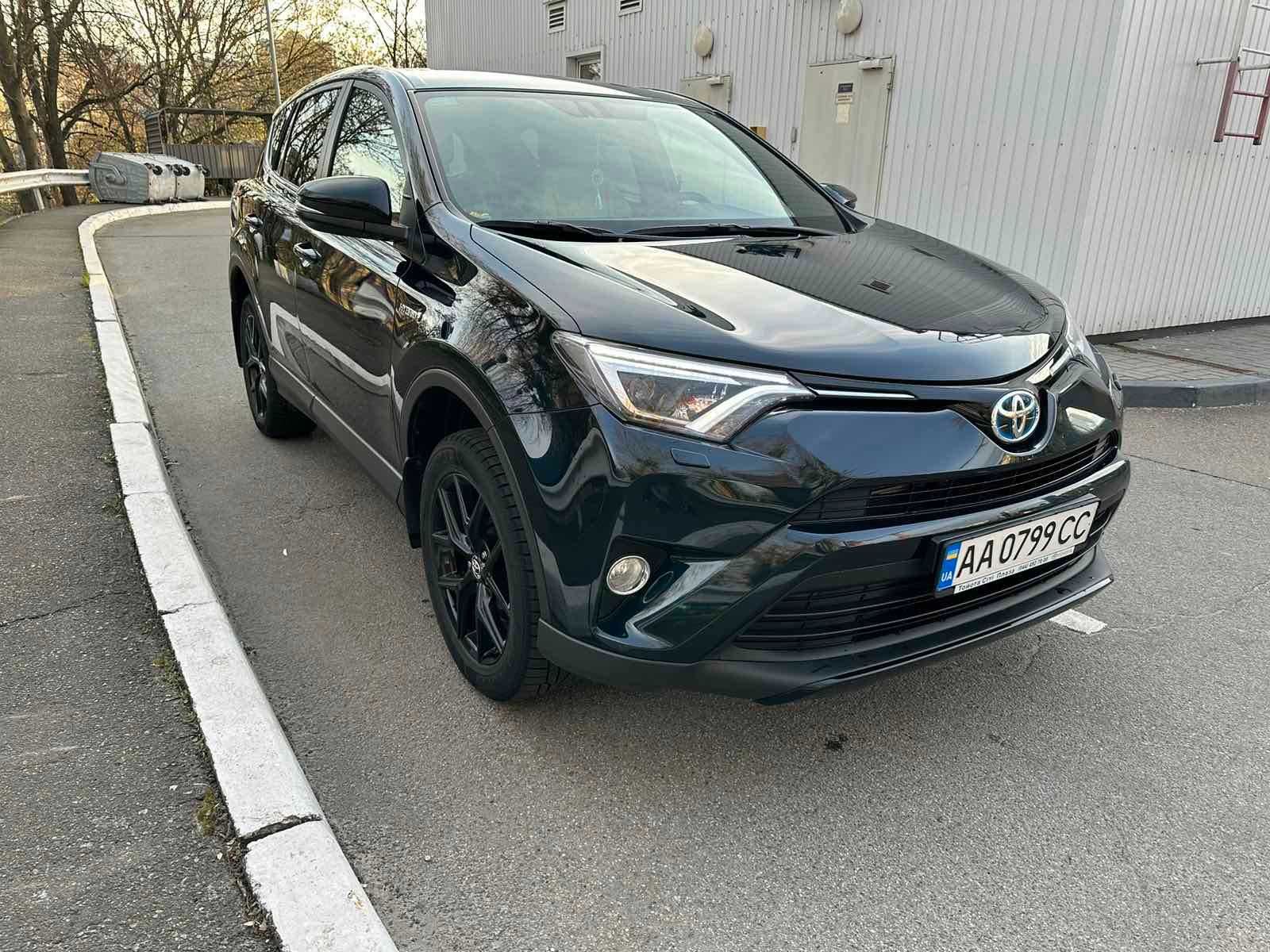 Toyota RAV4 2018, Hybrid, офіційний