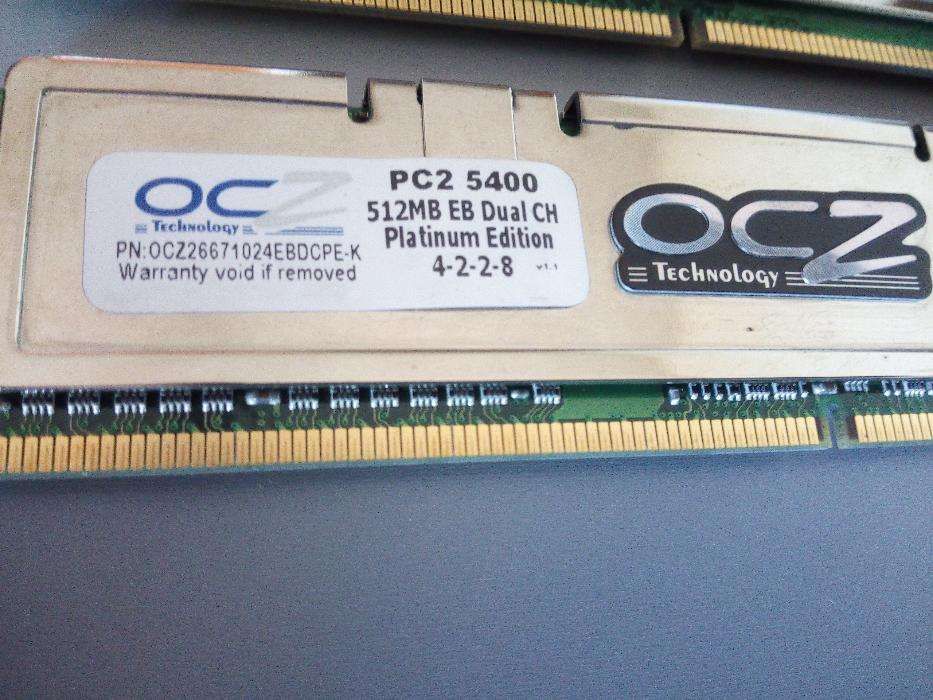 Conjunto de memórias OCZ DDR2 PC2-5400