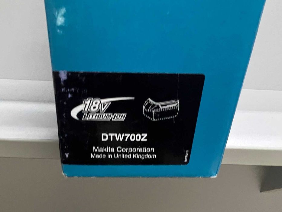 Makita DTW700Z Аккумуляторный ударный гайковерт НОВЫЙ!