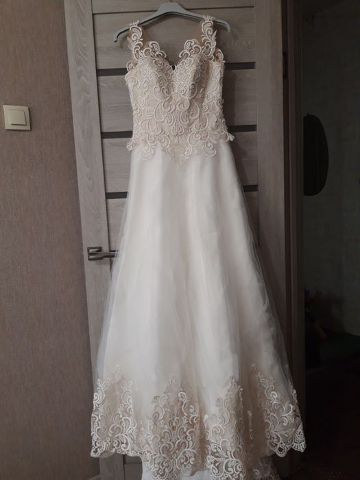 Весільна сукня 44 розміру