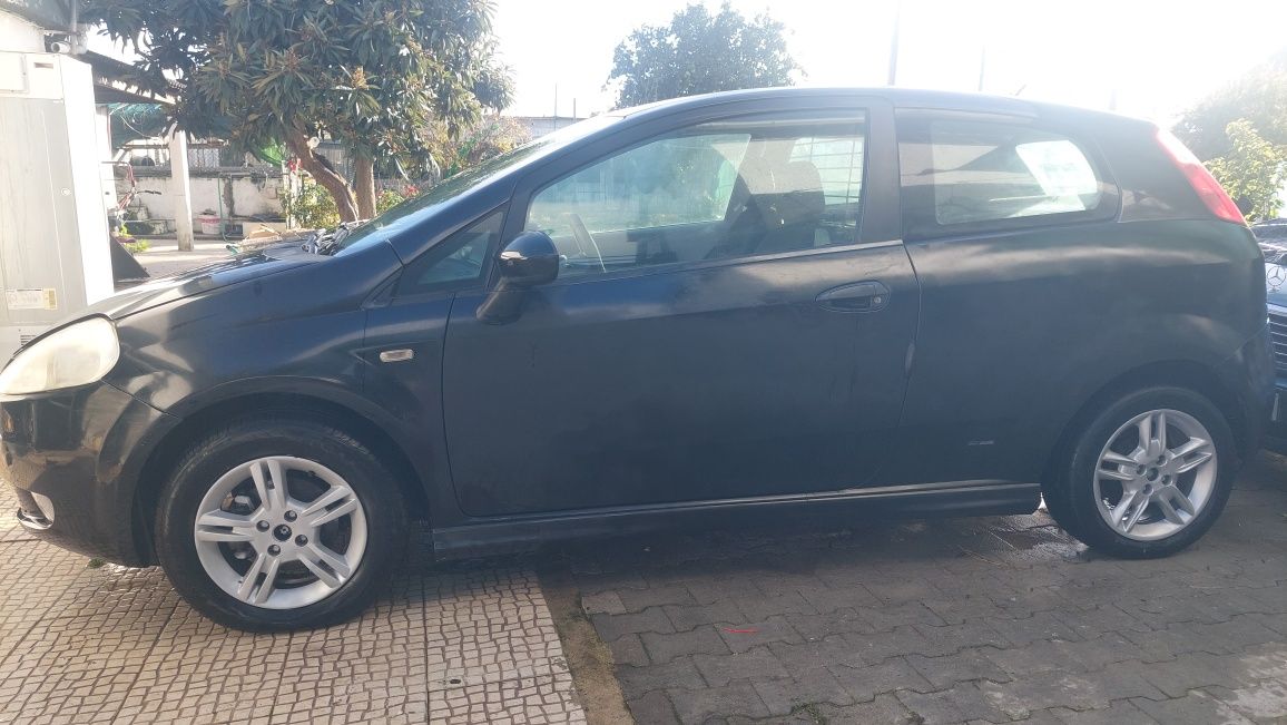 Carro Fiat Punto Preto