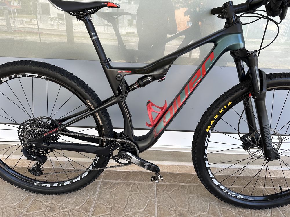 Bicicleta de BTT - Suspensao total - Carbono