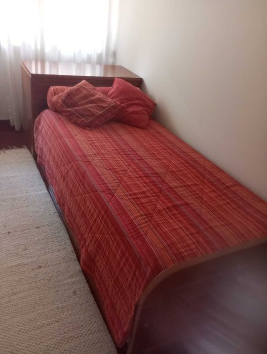 Cama solteiro com cama por baixo