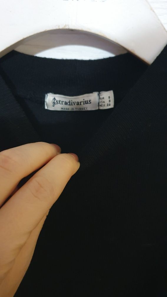 Sweterek stradivarius czarny r.S bufiaste rękawy wiskoza