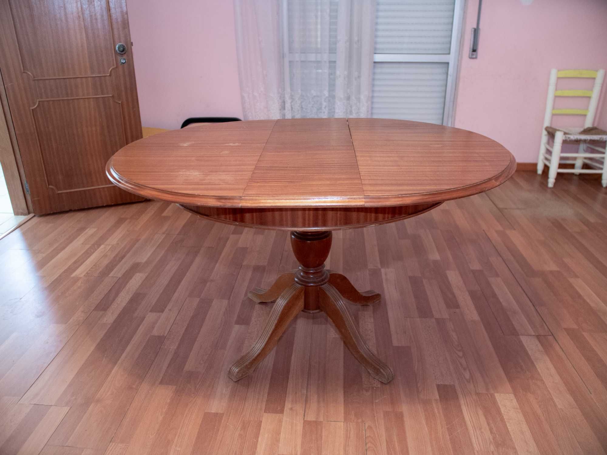 Mesa Redonda Extensível com 3 Cadeiras – Elegante e Funcional