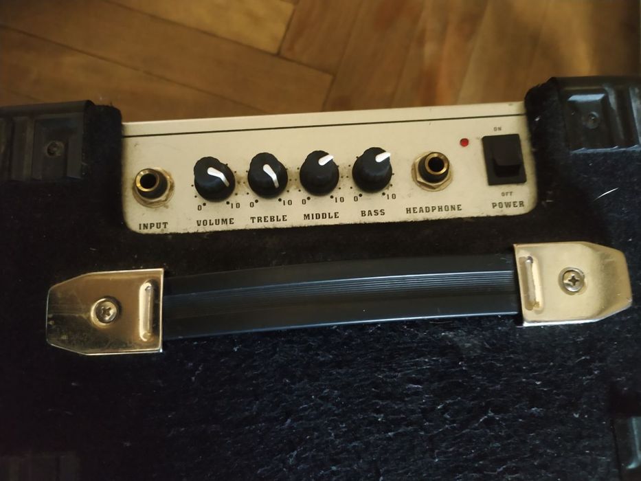 Комбопідсилювач для бас гітари AXL AA-010-B ТЕРМІНОВО