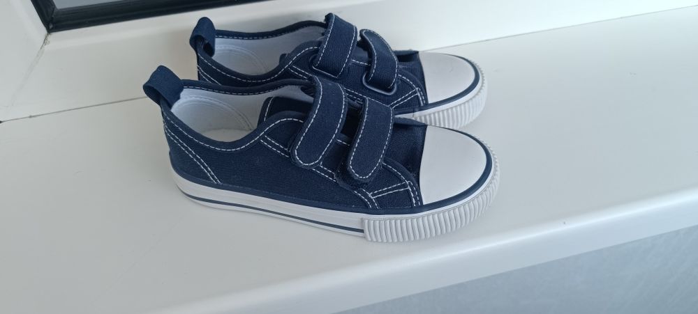 Нові кеди Primark.